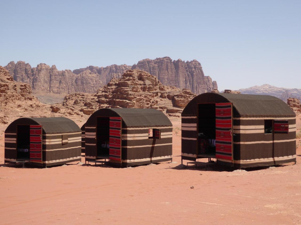 Hotel Real Bedouin Experience Tours & Camp Wadi Rum Exterior foto