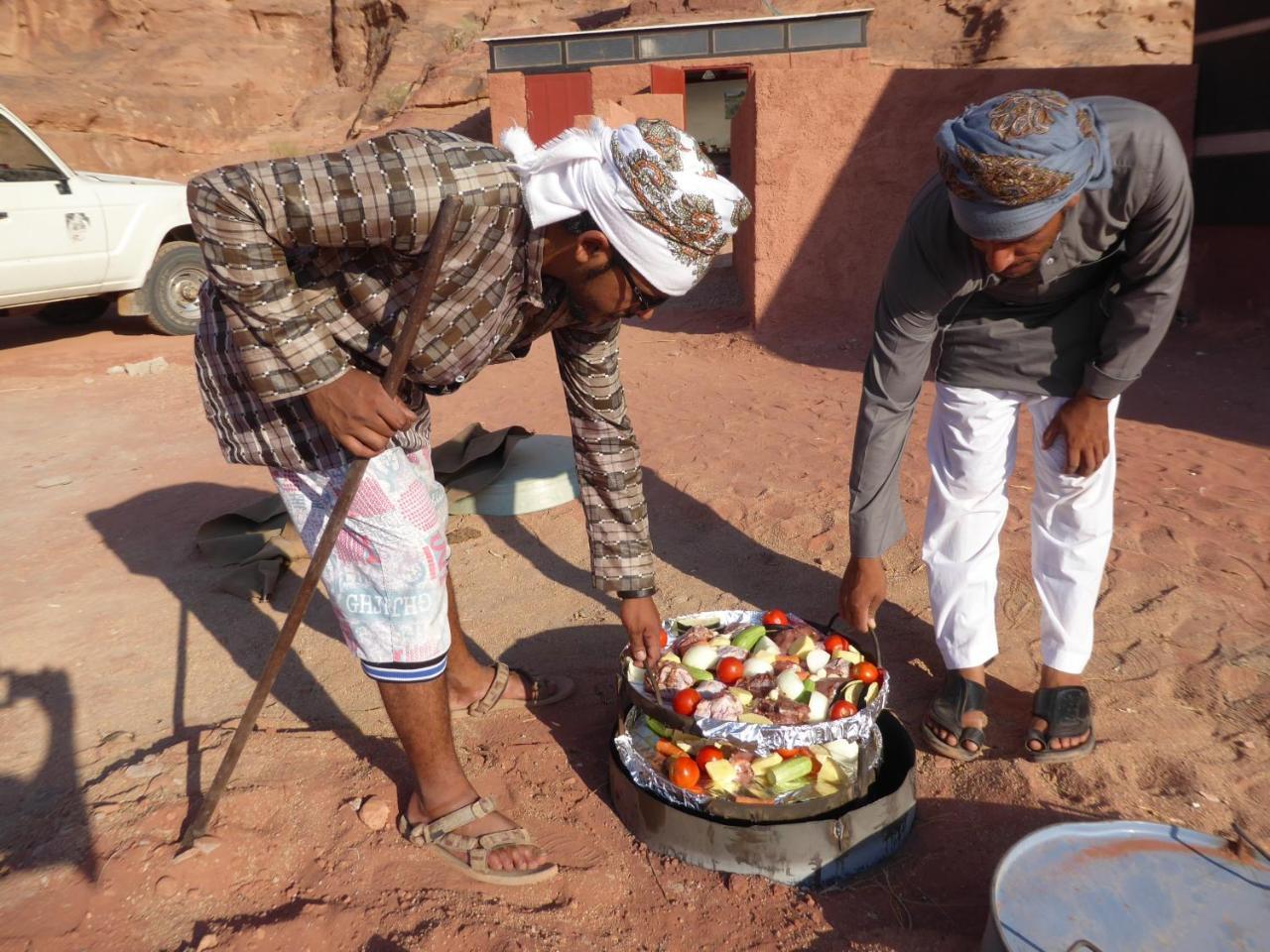 Hotel Real Bedouin Experience Tours & Camp Wadi Rum Exterior foto